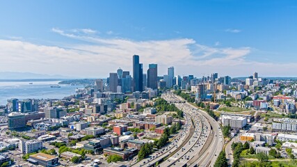 Fototapeta premium Seattle skyline on a sunny day in June