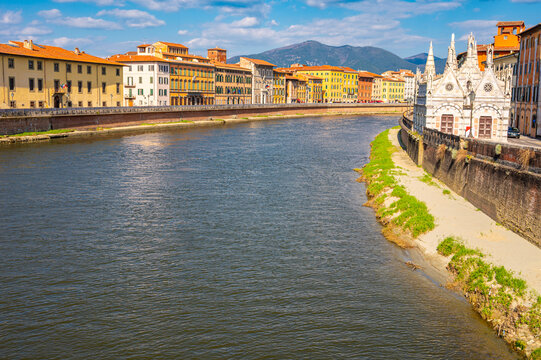 Ortansicht Pisa  am Arnoi mit Santa Maria della Spina, Pisa, Toskanan, Italien