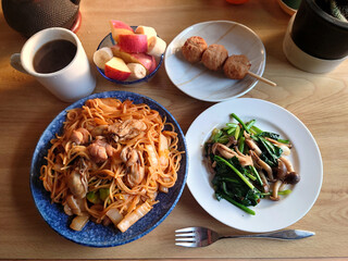 A classic lunch set from a local Italian restaurant - Spaghetti Napolitan, dessert and coffee included / 町の洋食屋さんで食べる定番のランチセット～スパゲッティ・ナポリタン，デザート・コーヒー付き