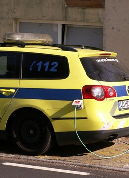 INEM emergency vehicle Volkswagen Passat charging electric in Portugal