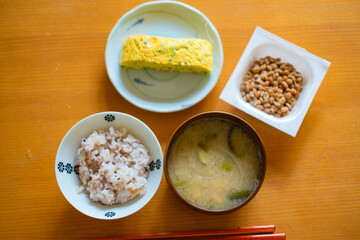 日本の伝統的な朝ご飯