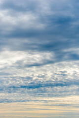 秋の空に雲が広がる13