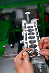 repair of fuel pump of eight-cylinder diesel engine installation of sections in pump body