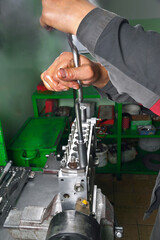 repair of fuel pump of eight-cylinder diesel engine installation of sections in pump body