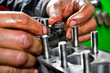 repair of fuel pump of eight-cylinder diesel engine installation of sections in pump body