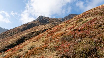 Die Kitzbüheler Alpen in herbstlicher Berglandschaft