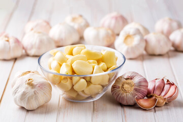 Bulbs and cloves of fresh garlic on table, closeup