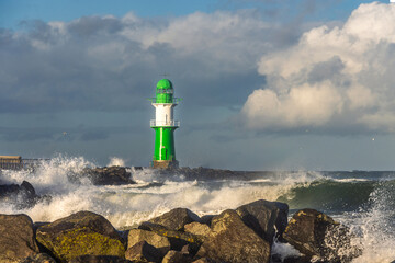 Leuchtturm in der Brandung