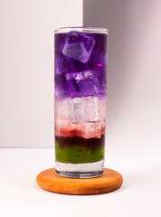 Cold Butterfly Pea Flower Tea Lemonade is arranged in layers so it looks refreshing.