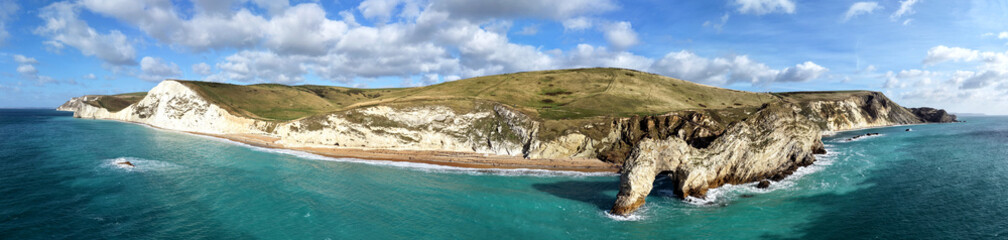 Aerial view of the beautiful Durdle Door Beach in Lulworth. Jurassic Coast and Durdle Door in Dorset. Durdle Door, Dorset, Jurassic Coast, England, UK