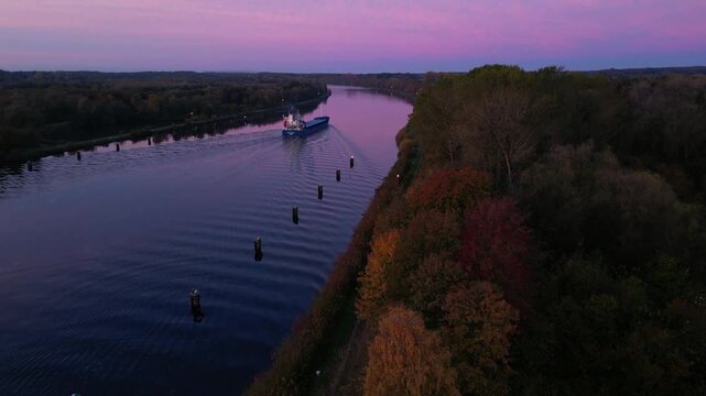 Sonnenaufgang am Nord-Ostsee-Kanal 