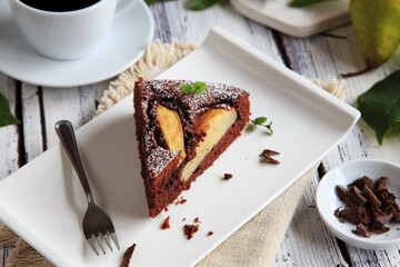 Schoko-Birnen-Kuchen mit Kaffee