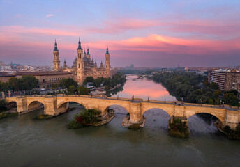 Basílica del Pilar y río Ebro Zaragoza al amanecer
