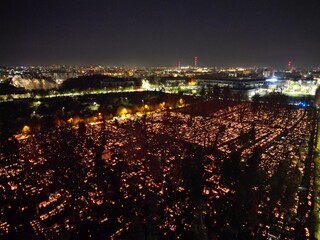 Cmentarz Stary - Kielce - Polska - cmentarz w dniu Wszystkich Świętych nagrany dronem