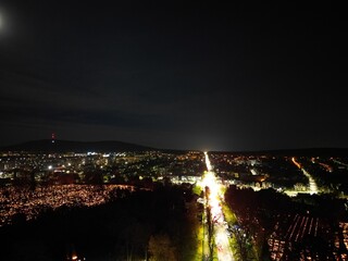 Cmentarz Stary - Kielce - Polska - cmentarz w dniu Wszystkich Świętych nagrany dronem