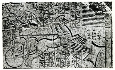 &Eacute;gypte.Am&eacute;nophis II sur son char s'exer&ccedil;ant au tir &agrave; l'arc.Karnak