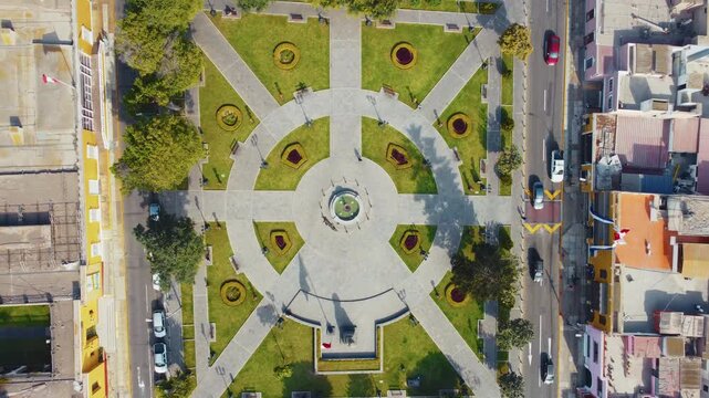 toma a&eacute;rea cenital del parque Julio Cesar Tello en el distrito de Pueblo Libre en Lima, Per&uacute;