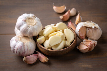 Bulbs and cloves of fresh garlic on table, closeup