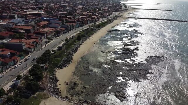 Imagens a&eacute;reas captadas por drone da Praia do Pocinho, uma praia pouco conhecida no litoral leste de Fortaleza, Cear&aacute;.