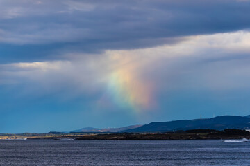 Obraz premium A winter sunset on the Cantabrian coast of Galicia, watching gannets and clouds...!