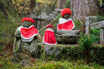 It is considered the largest cemetery in Japan, with more than two hundred thousand graves and memorial monuments. It is located on the sacred Mt. Koya and is immersed in a forest of tall conifers.