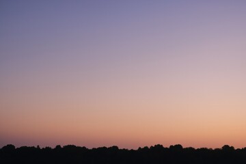 Obraz premium Tranquil Sky Gradient at Twilight: A Calm and Serene Scene with Gentle Hues