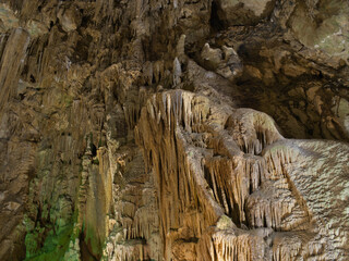 鍾乳洞