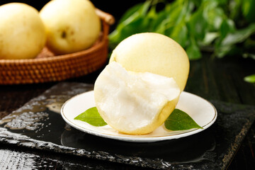 Fresh White Crown Pear from Hebei China - Crispy Sweet Fruit Peeled and Ready to Eat