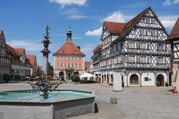 Marktplatz mit Marktbrunnen und Rathaus in Schorndorf