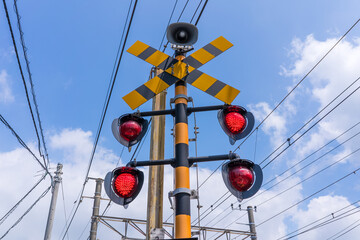 日本の線路の踏切の信号