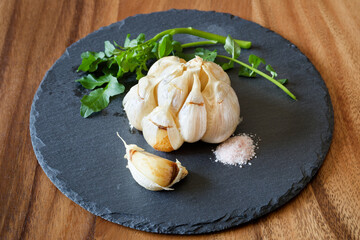 丸ごとにんにく素揚げ