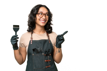 Young argentinian hairdresser woman over isolated background intending to realizes the solution while lifting a finger up