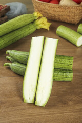 Fresh Shouguang Long Loofah Vegetables from Shandong China with Natural Thread Fiber Interior