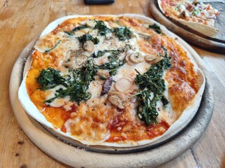 Thin Crust Spinach Mushroom Pizza