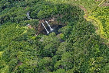 Traumhafter Wasserfall auf Kauai - Sicht aus Helicopter