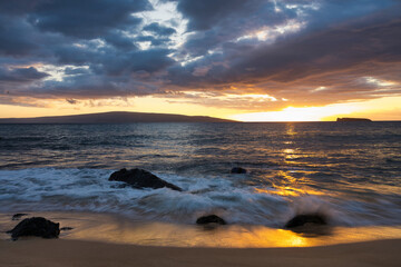 Obraz premium Sonnenuntergang am Chang’s Beach, Oahu, Hawaii