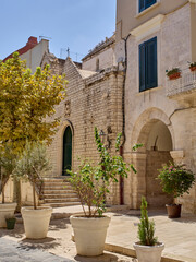 Fototapeta premium Chiesa di Sant'Andrea, Chuch of Sant Andrea and an old stone archaway in Trani. Province of Barletta-Andria-Trani, Apulia, Puglia, Italy, Europe
