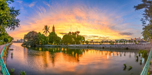 Obraz premium Tran Quoc Pagoda at Sunset, Hanoi, Vietnam