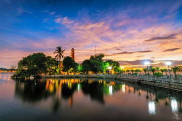 Fototapeta premium Tran Quoc Pagoda at Sunset, Hanoi, Vietnam