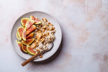 Oatmeal with figs, peanut butter, walnuts and maple syrup.