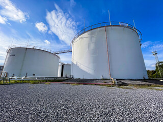 Large oil storage tanks in open-air oil depots