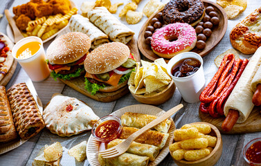 Foods enhancing the risk of cancer. Junk food