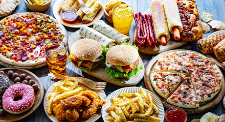 Foods enhancing the risk of cancer. Junk food