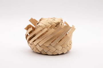 Chap&eacute;u de palha em miniatura. 