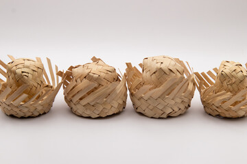 Chap&eacute;u de palha em miniatura. 