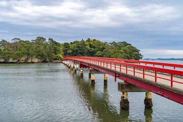 松島の福浦島にかかる福浦橋の風景