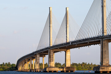 Infraestrutura de transporte – ponte estaiada de concreto