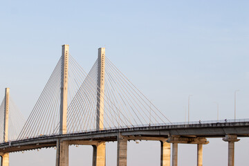 Infraestrutura de transporte – ponte estaiada de concreto