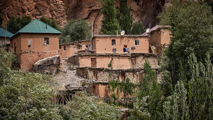 How do people live in the Fan Mountains in Tajikistan?