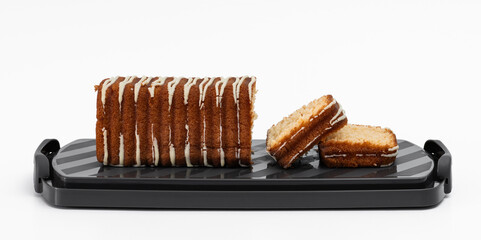 Angeschnittener Zitronenkuchen